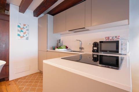 Superior Apartment, City View | Private kitchen