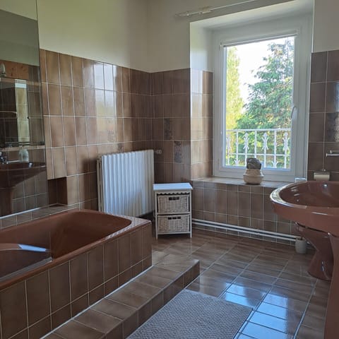 Traditional Triple Room, Private Bathroom, Bay View (Chambre rétro) | Bathroom