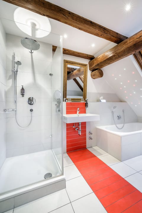 Suite | Bathroom | Deep soaking tub, designer toiletries, hair dryer, towels