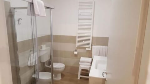 Studio, Multiple Beds, Ground Floor | Bathroom | Shower, bathrobes, slippers, bidet