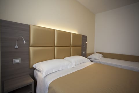 Classic Room, Balcony | In-room safe, desk, soundproofing, free WiFi