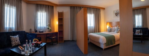 Junior Suite | Premium bedding, desk, laptop workspace, blackout drapes