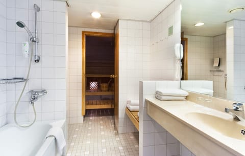 Junior Suite, Sauna | Bathroom | Hair dryer, towels