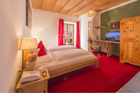 1 bedroom, in-room safe, desk, soundproofing