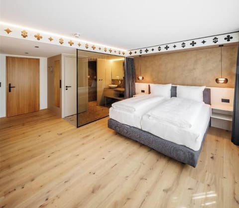 Deluxe Double Room, 1 Bedroom | Laptop workspace, free WiFi