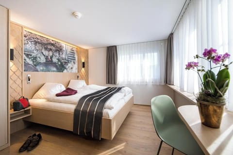 Standard Studio Suite | Laptop workspace, free WiFi