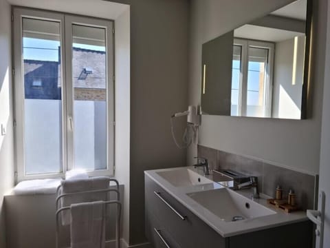 Comfort Room, Ensuite | Bathroom | Slippers