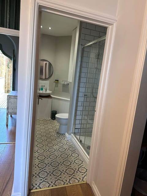 Double Room, Ensuite | Bathroom | Shower, towels