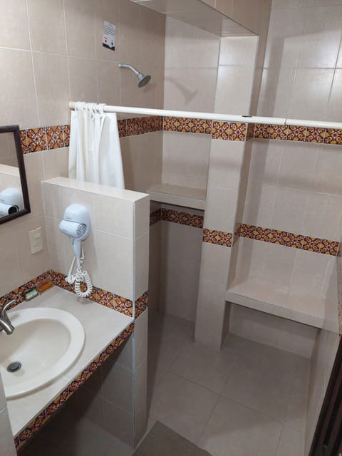 Standard Room | Bathroom | Shower, free toiletries, towels