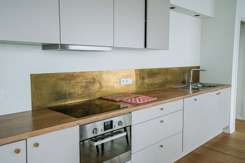 Loft, Balcony, City View | Private kitchen | Fridge, microwave, oven, stovetop