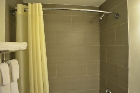 Standard Room, 2 Queen Beds, Non Smoking | Bathroom | Combined shower/tub, towels