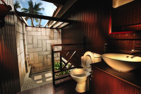 Deluxe Chalet, Beach View, Beachfront | Bathroom | Free toiletries, hair dryer, bathrobes, bidet