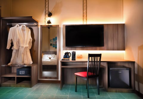 Glamping Suite | Minibar, in-room safe, desk, free WiFi