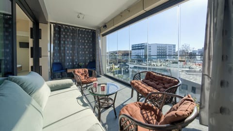 Apartment (216B) | Living area | Flat-screen TV