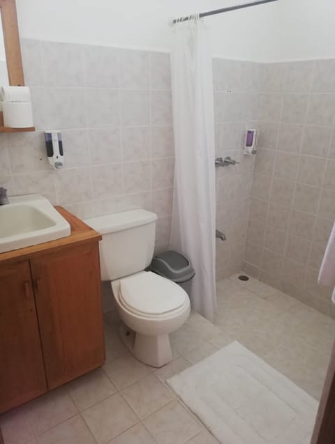 Standard Double or Twin Room, Garden View | Bathroom | Shower, towels