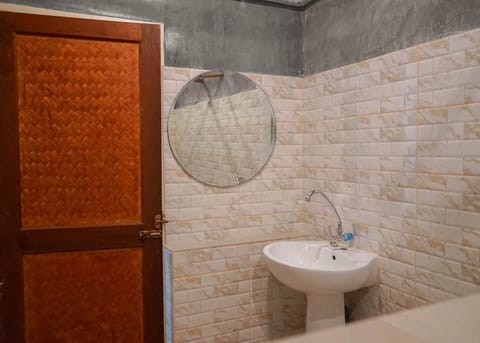 Standard Room | Bathroom | Shower, free toiletries, hair dryer, bidet