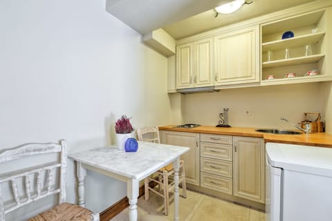 Superior Studio, 1 Bedroom, Ground Floor | Private kitchenette | Full-size fridge, coffee/tea maker, electric kettle