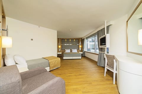 Suite, Corner | Premium bedding, minibar, free WiFi, bed sheets