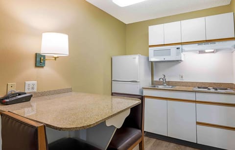 Studio, 1 Queen Bed, Non Smoking | Private kitchen | Fridge, microwave, stovetop, coffee/tea maker