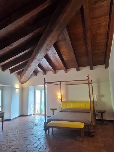 Deluxe Suite, Garden View | 1 bedroom, in-room safe, free WiFi