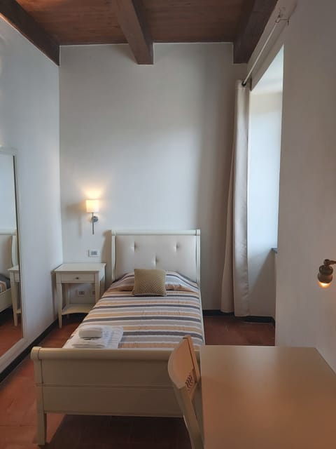 Classic Single Room, Garden View | 1 bedroom, in-room safe, free WiFi