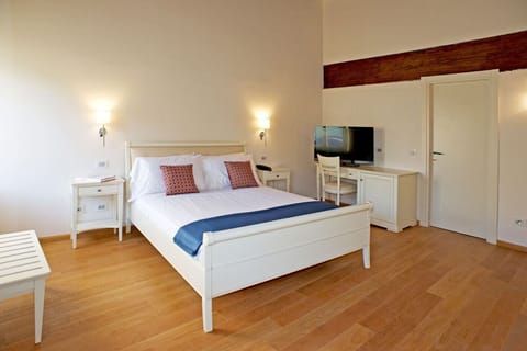 Classic Double Room, Garden View | 1 bedroom, in-room safe, free WiFi