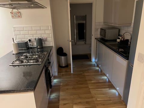 Cottage | Private kitchen | Fridge, microwave, oven, stovetop