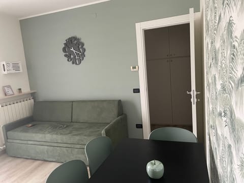 Apartment | Living area | Flat-screen TV