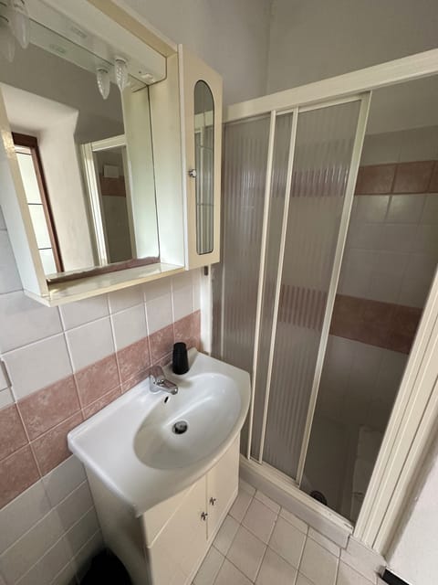 Comfort House, City View | Bathroom