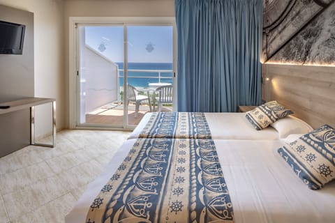 Double or Twin Room, Balcony, Sea View | Minibar, desk, blackout drapes, soundproofing