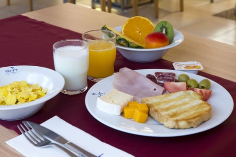 Daily buffet breakfast (EUR 6 per person)