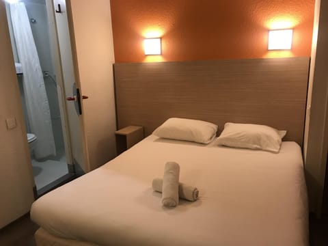 Standard Room, 1 Double Bed | Desk, laptop workspace, soundproofing, free WiFi