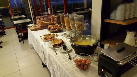 Lunch and dinner served