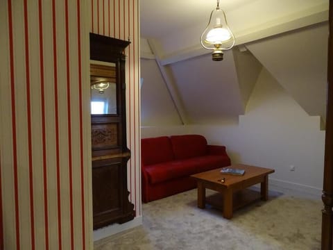 71-cm TV with digital channels, first-run movies