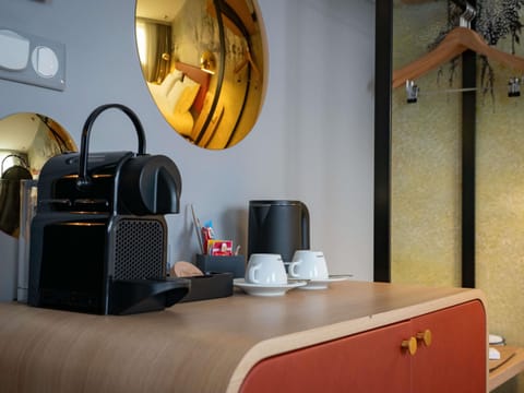 Privilege, Room, 1 Double Bed | Minibar, in-room safe, laptop workspace, blackout drapes