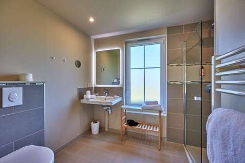 Chambre Villa Confort, vue Parc | Premium bedding, minibar, in-room safe, desk