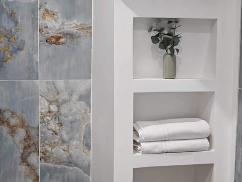 Desk, laptop workspace, free WiFi