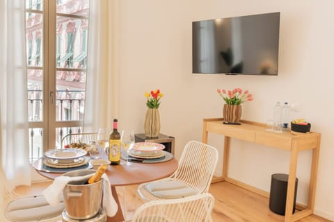 Family Room, City View | Premium bedding, memory foam beds, minibar, desk