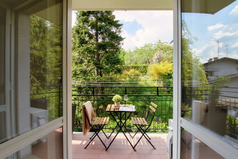 Apartment, Hill View | Premium bedding, down comforters, desk, iron/ironing board