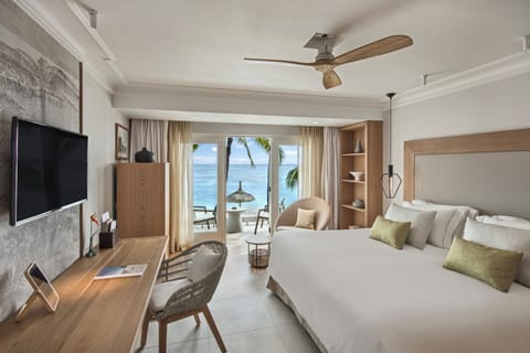 Deluxe Beach Front Room | 1 bedroom, premium bedding, in-room safe, individually furnished