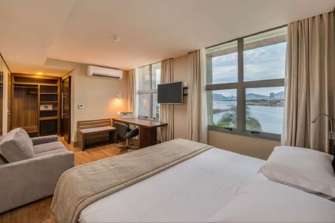 Executive Room, Ocean View | Pillowtop beds, minibar, in-room safe, soundproofing