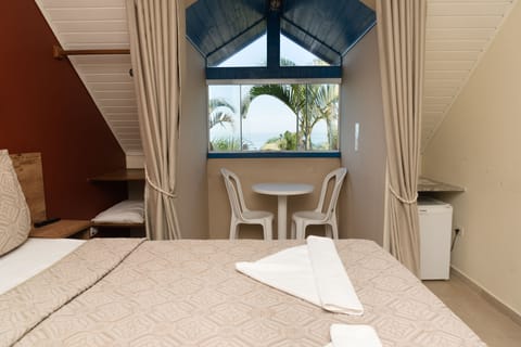 Suite casal luxo com vista ao mar | Minibar, desk, blackout drapes, free WiFi