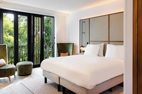 Premium bedding, minibar, in-room safe, soundproofing