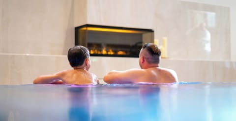 Indoor pool, sun loungers