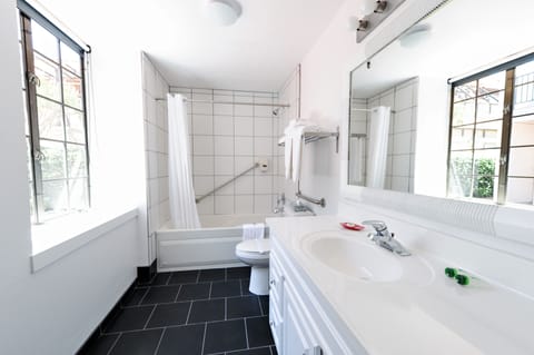 Classic Room, 2 Double Beds | Bathroom | Free toiletries, hair dryer, towels, soap