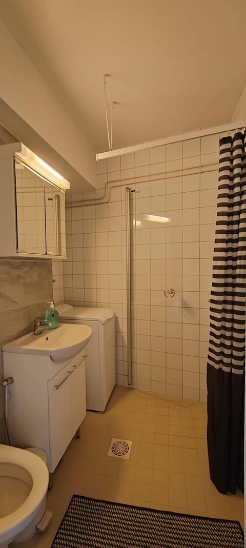 Comfort Apartment, 3 Bedrooms, Courtyard View | Bathroom