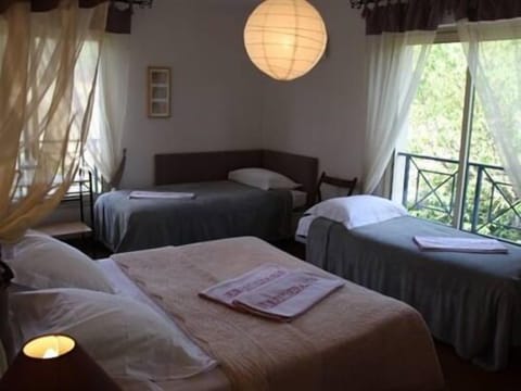 Standard Triple Room, Ensuite, Garden View