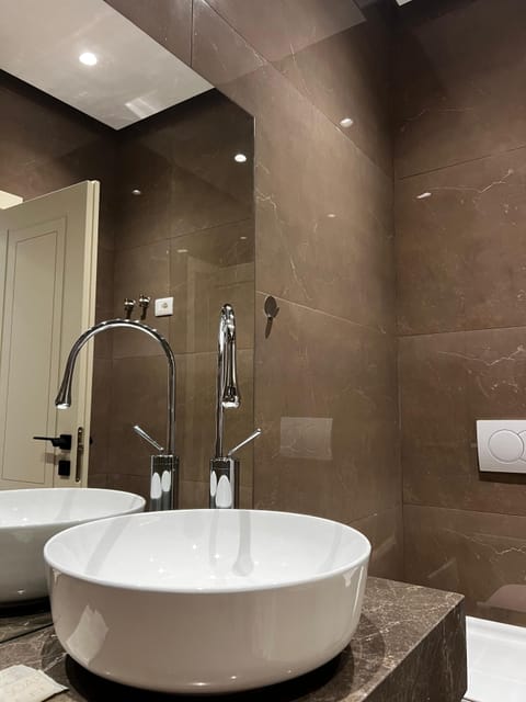 Traditional Double Room | Bathroom | Shower, hair dryer, slippers, towels