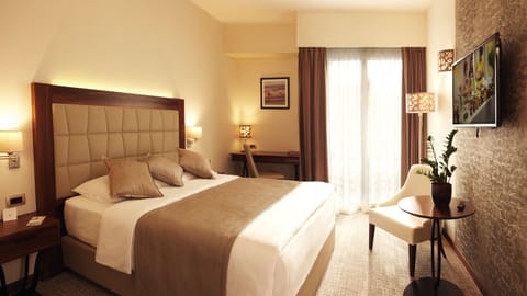 1 bedroom, hypo-allergenic bedding, minibar, in-room safe