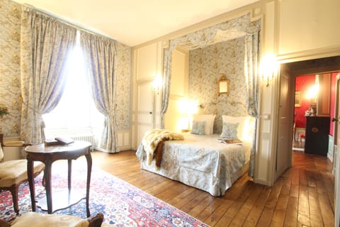 Vicomte Room | Premium bedding, individually decorated, desk, free WiFi